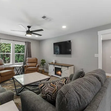 Coastal Casa -Charming 3 Bedroom House